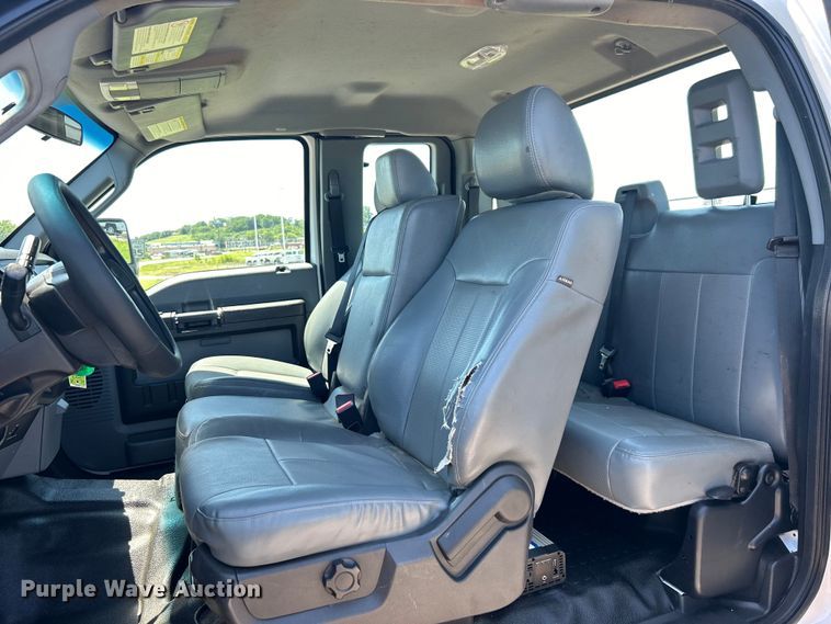 image for item DO6527 2013 Ford  F550 SuperCab truck cab and chassis