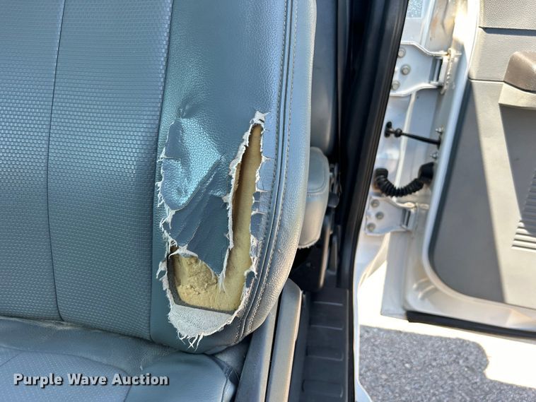 image for item DO6527 2013 Ford  F550 SuperCab truck cab and chassis