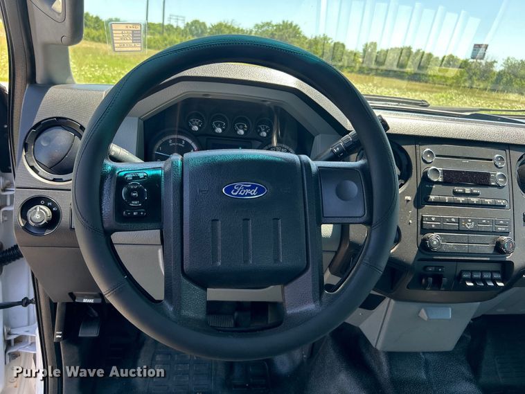 image for item DO6527 2013 Ford  F550 SuperCab truck cab and chassis