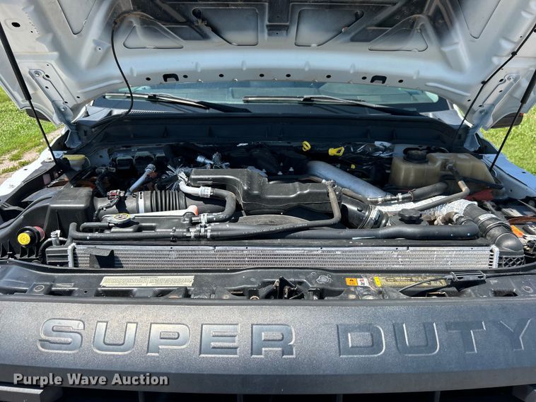 image for item DO6527 2013 Ford  F550 SuperCab truck cab and chassis