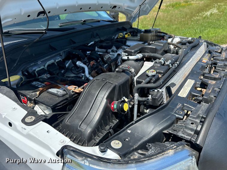 image for item DO6527 2013 Ford  F550 SuperCab truck cab and chassis