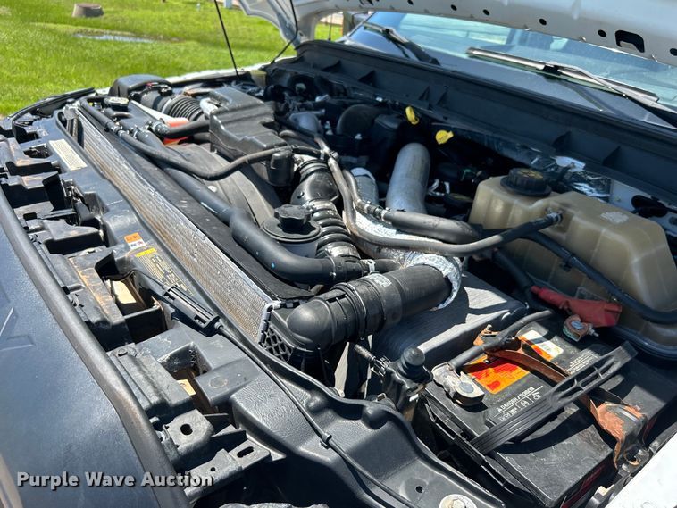 image for item DO6527 2013 Ford  F550 SuperCab truck cab and chassis