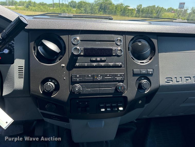 image for item DO6527 2013 Ford  F550 SuperCab truck cab and chassis