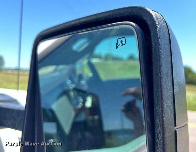 image for item DO6527 2013 Ford  F550 SuperCab truck cab and chassis