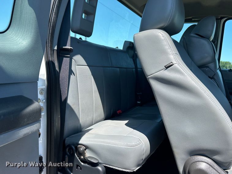 image for item DO6527 2013 Ford  F550 SuperCab truck cab and chassis