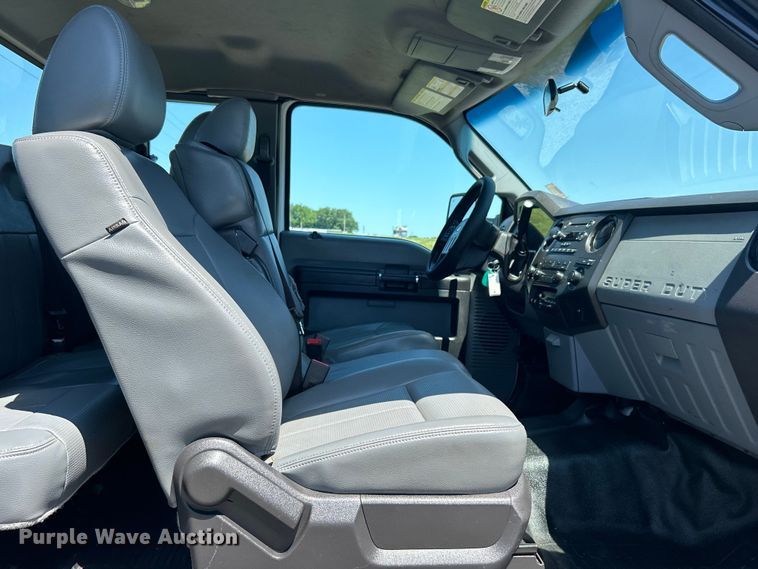 image for item DO6527 2013 Ford  F550 SuperCab truck cab and chassis