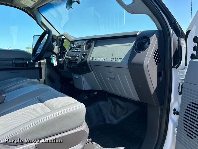 image for item DO6527 2013 Ford  F550 SuperCab truck cab and chassis