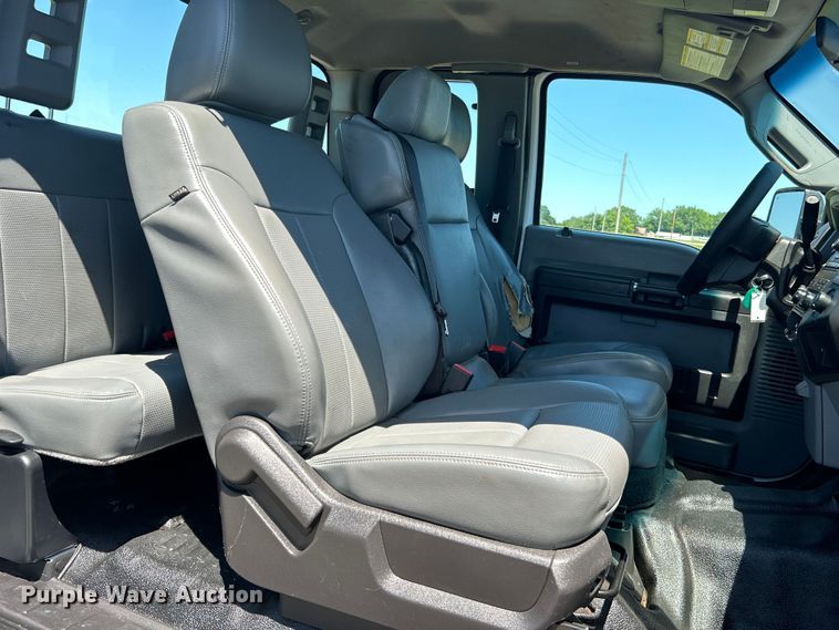 image for item DO6527 2013 Ford  F550 SuperCab truck cab and chassis