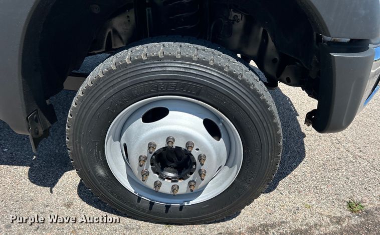 image for item DO6527 2013 Ford  F550 SuperCab truck cab and chassis