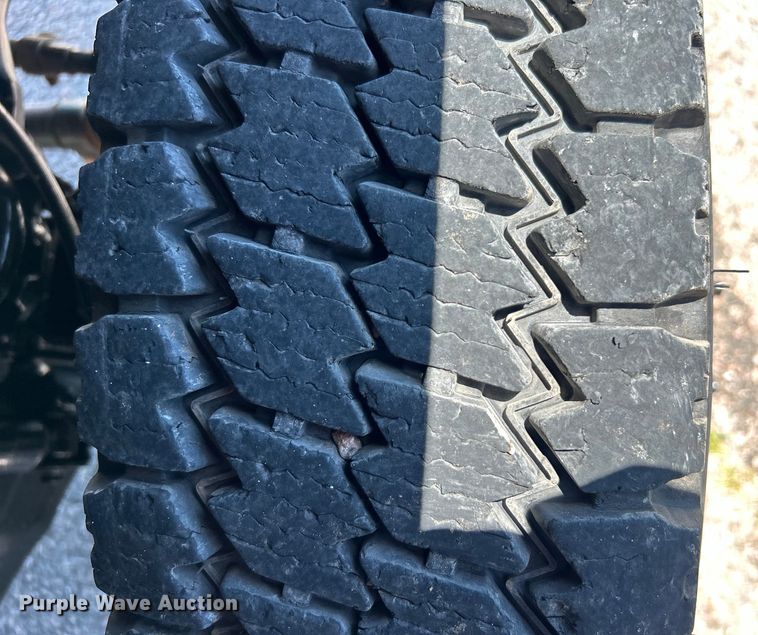 image for item DO6527 2013 Ford  F550 SuperCab truck cab and chassis