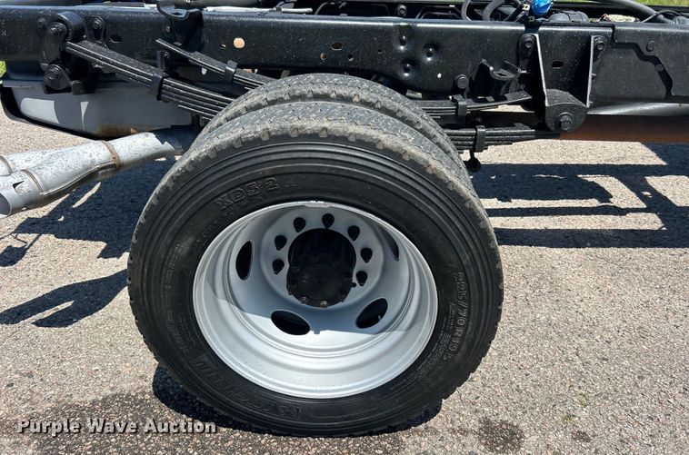 image for item DO6527 2013 Ford  F550 SuperCab truck cab and chassis