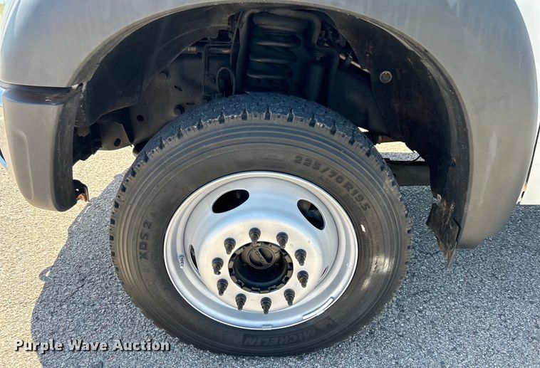 image for item DO6527 2013 Ford  F550 SuperCab truck cab and chassis