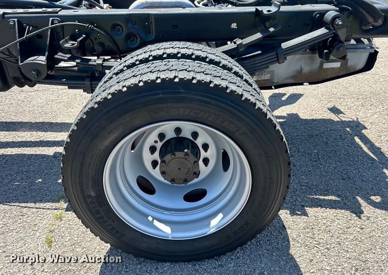 image for item DO6527 2013 Ford  F550 SuperCab truck cab and chassis