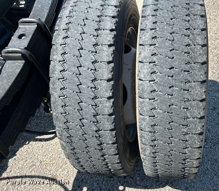 image for item DO6527 2013 Ford  F550 SuperCab truck cab and chassis