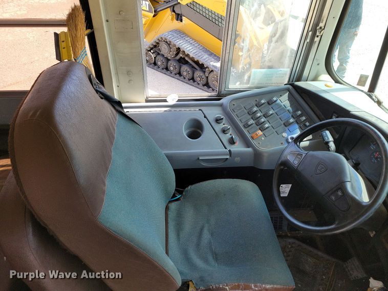 image for item DP1400 2007 International CE200 school bus