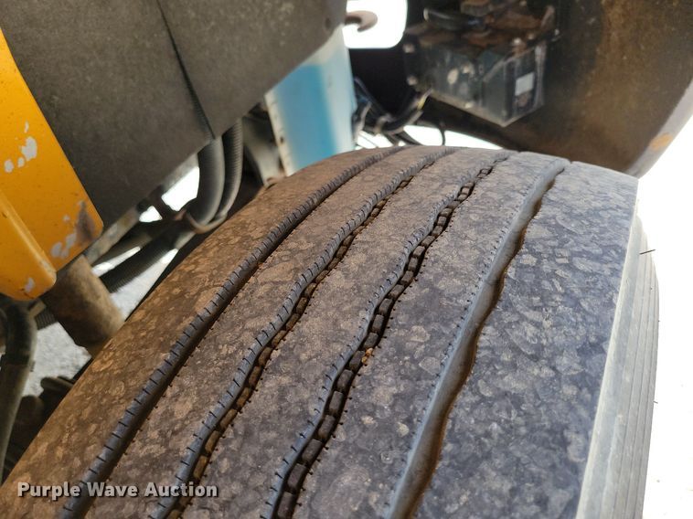 image for item DP1400 2007 International CE200 school bus