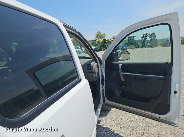 image for item DP6522 2013 GMC Sierra 1500 Crew Cab pickup truck