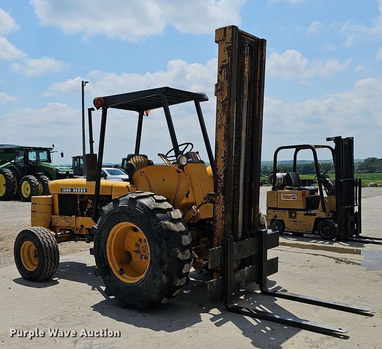 image for item DP6526 1980 John Deere 480B forklift