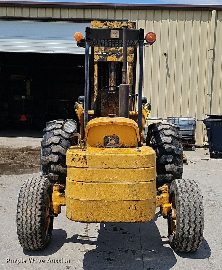 image for item DP6526 1980 John Deere 480B forklift