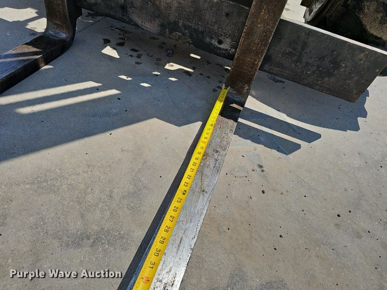 image for item DP6526 1980 John Deere 480B forklift