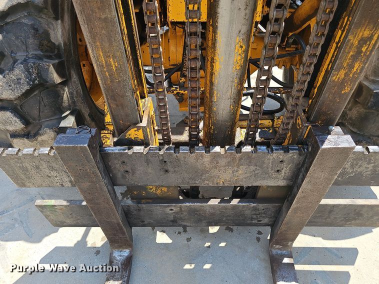 image for item DP6526 1980 John Deere 480B forklift