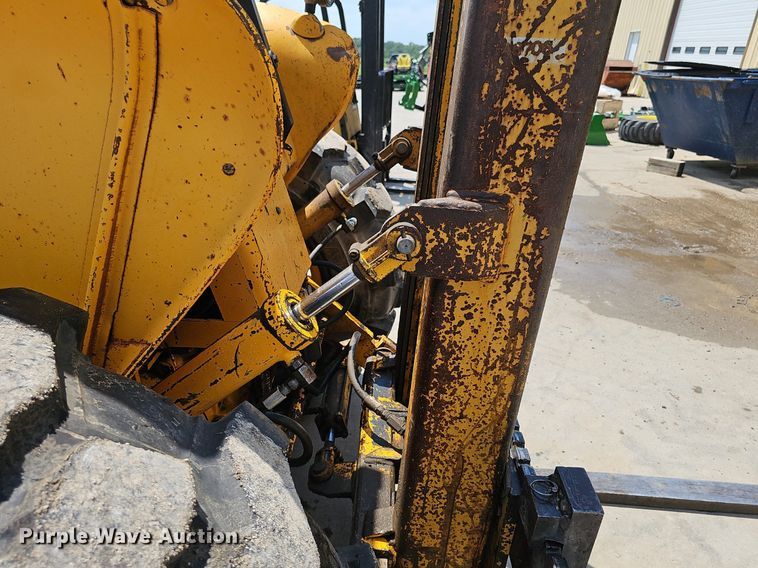 image for item DP6526 1980 John Deere 480B forklift