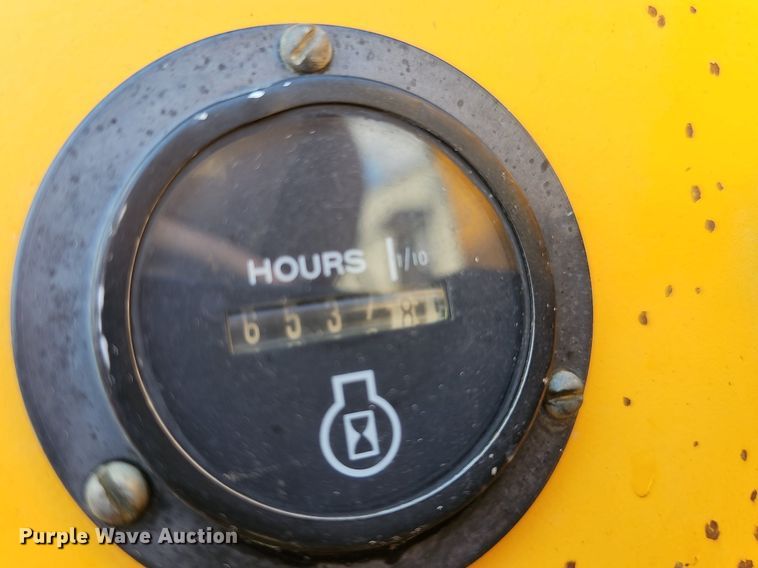 image for item DP6526 1980 John Deere 480B forklift