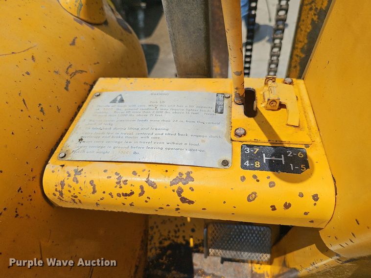 image for item DP6526 1980 John Deere 480B forklift