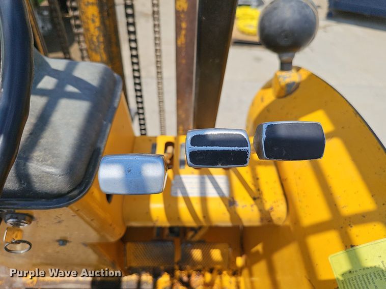 image for item DP6526 1980 John Deere 480B forklift