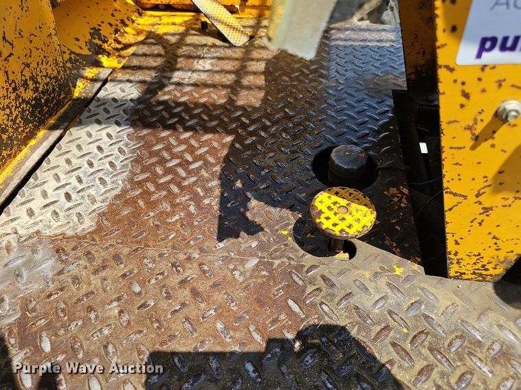 image for item DP6526 1980 John Deere 480B forklift