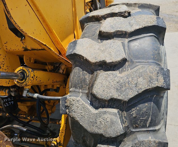 image for item DP6526 1980 John Deere 480B forklift