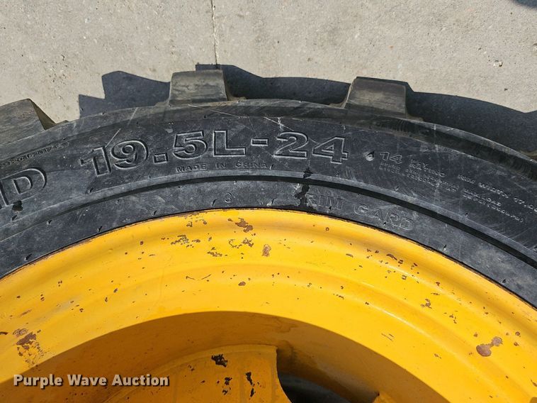 image for item DP6526 1980 John Deere 480B forklift