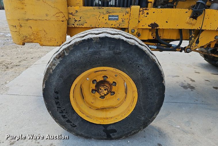 image for item DP6526 1980 John Deere 480B forklift