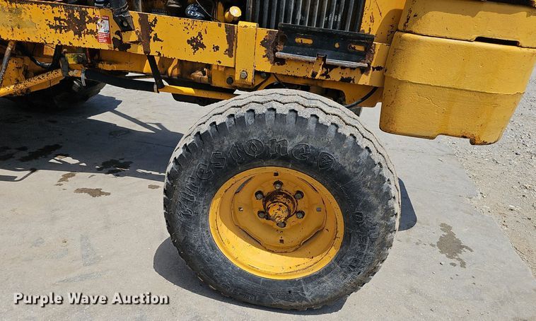 image for item DP6526 1980 John Deere 480B forklift