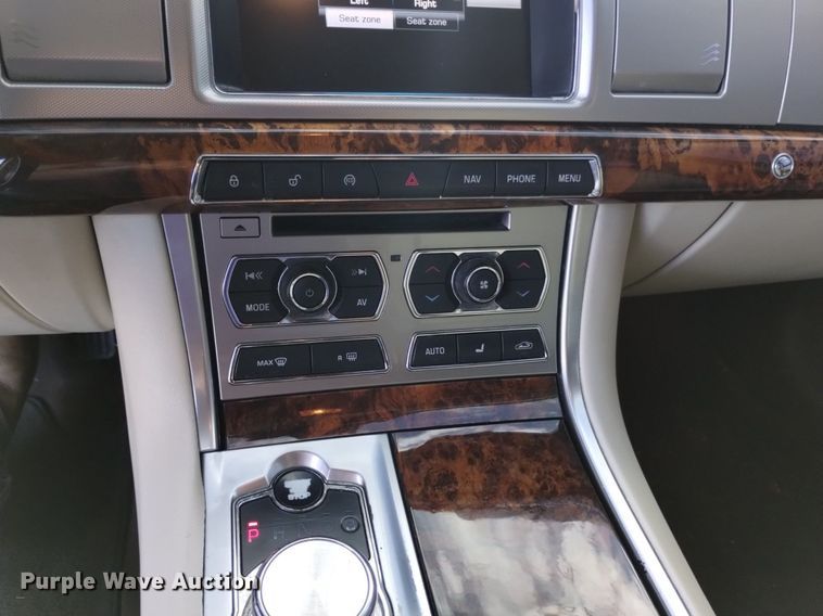 image for item DQ6104 2015 Jaguar  XF 