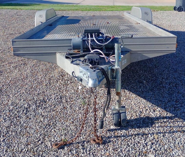 image for item DQ7127 2000 Featherlite 17 FT utility trailer