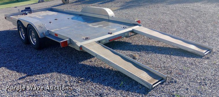 image for item DQ7127 2000 Featherlite 17 FT utility trailer