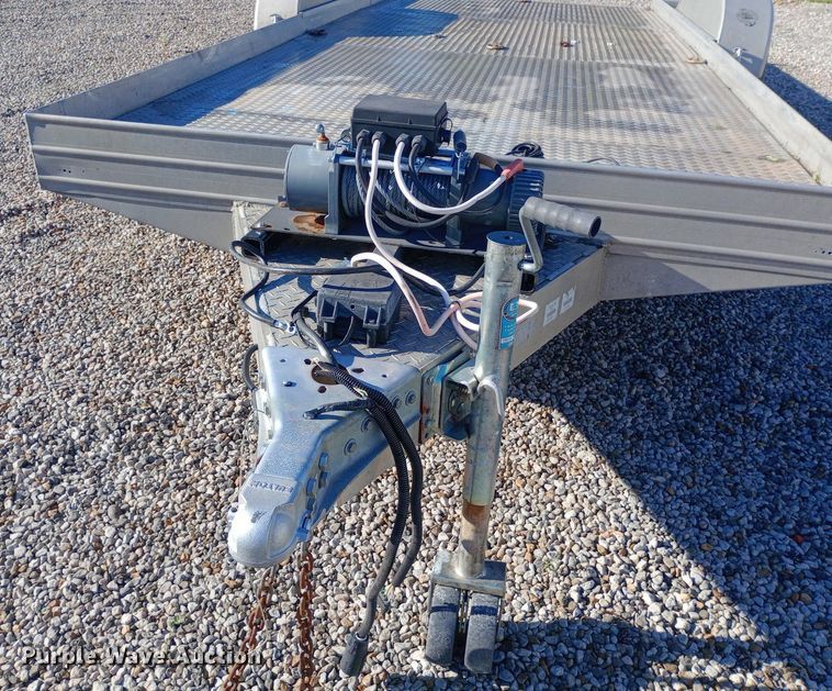 image for item DQ7127 2000 Featherlite 17 FT utility trailer