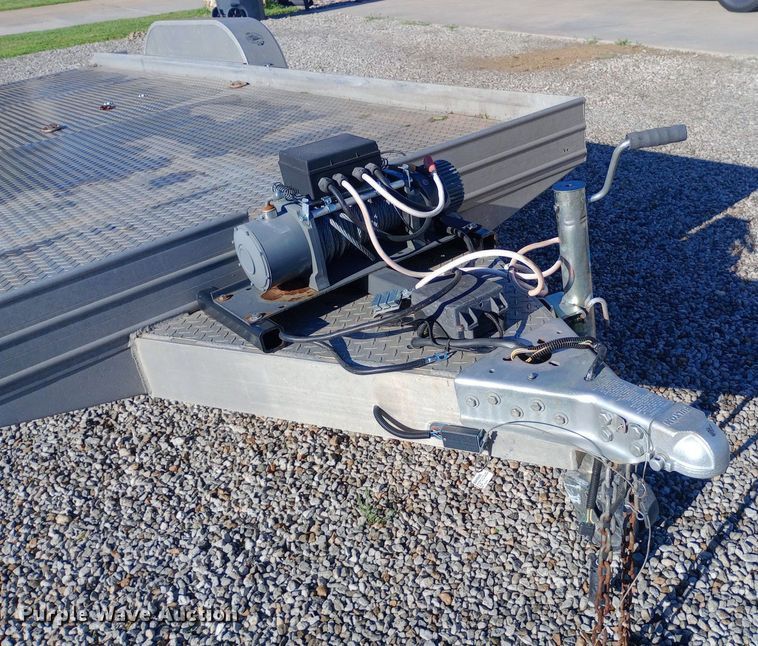 image for item DQ7127 2000 Featherlite 17 FT utility trailer