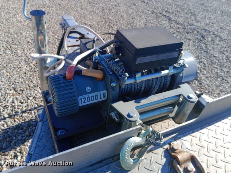 image for item DQ7127 2000 Featherlite 17 FT utility trailer