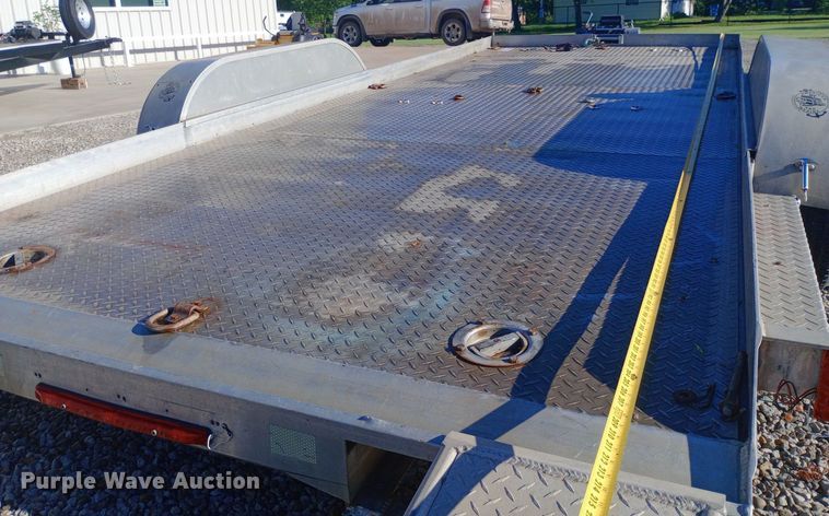 image for item DQ7127 2000 Featherlite 17 FT utility trailer