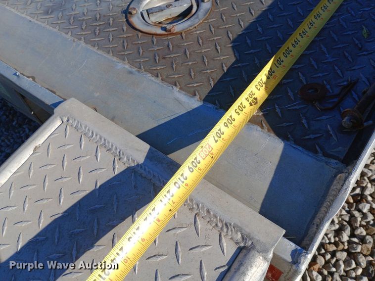 image for item DQ7127 2000 Featherlite 17 FT utility trailer