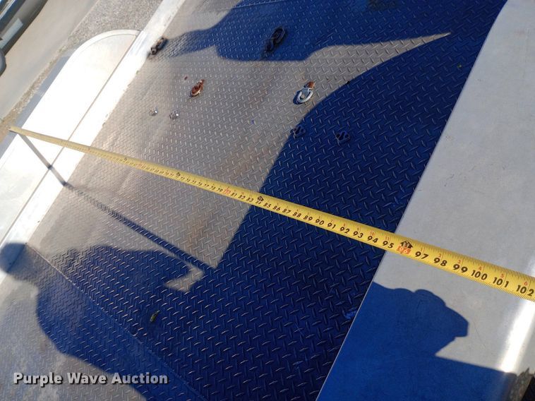 image for item DQ7127 2000 Featherlite 17 FT utility trailer