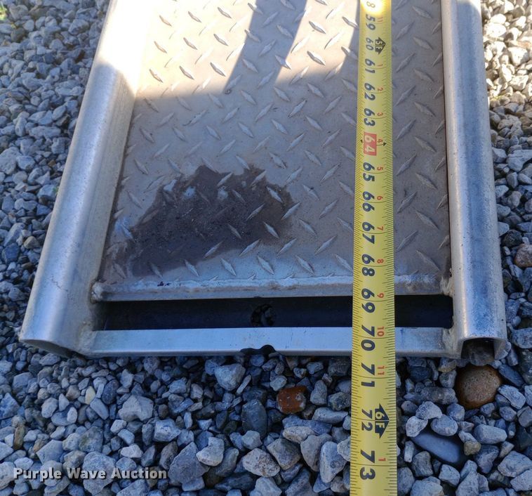 image for item DQ7127 2000 Featherlite 17 FT utility trailer