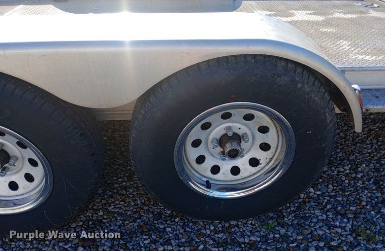 image for item DQ7127 2000 Featherlite 17 FT utility trailer