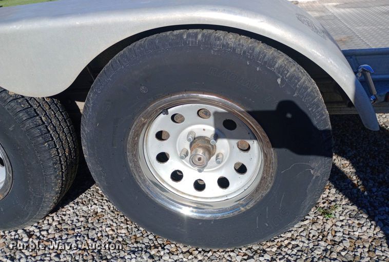 image for item DQ7127 2000 Featherlite 17 FT utility trailer