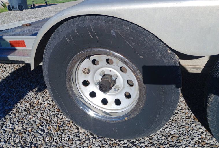 image for item DQ7127 2000 Featherlite 17 FT utility trailer