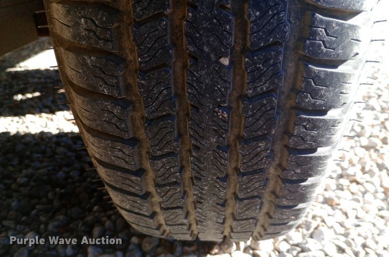 image for item DQ7127 2000 Featherlite 17 FT utility trailer