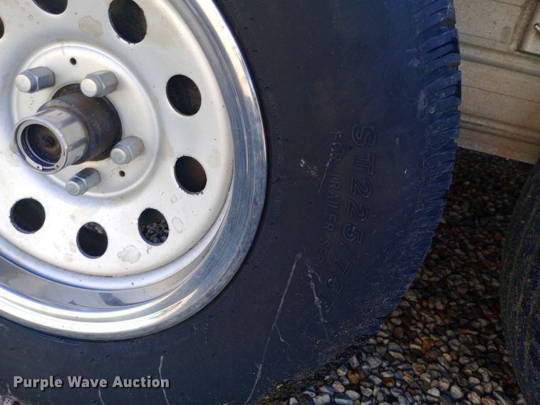 image for item DQ7127 2000 Featherlite 17 FT utility trailer