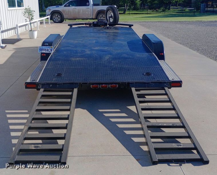 image for item DQ7128 2004 TT Challenger utility trailer
